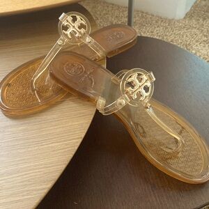 Tori Burch, mini Miller jelly thong sandal